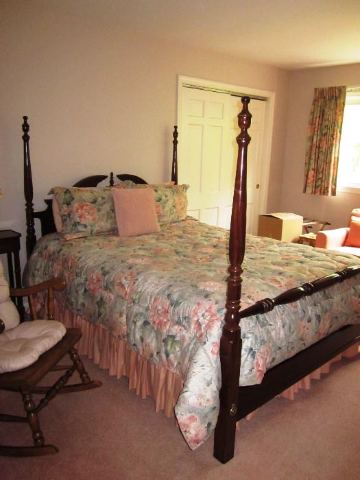MAHOGANY QUEEN/FULL FOUR POSTER BED