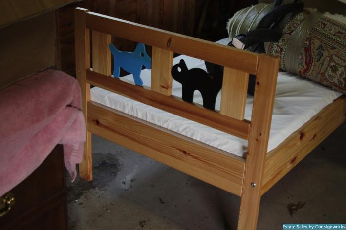 Pair toddler beds