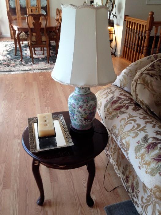 Queen Anne Style end Table, Blue & White Ginger Jar Lamp