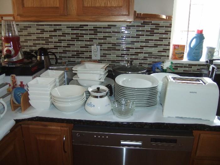 Lots of kitchen Items, 