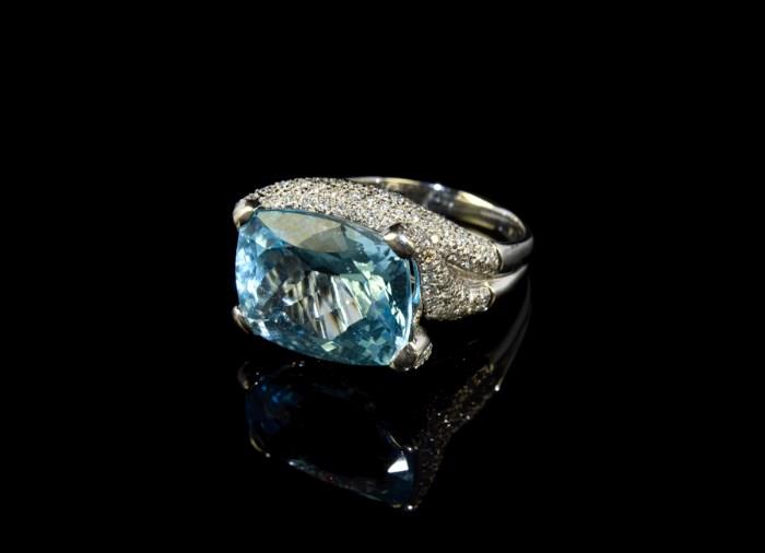 Lot 30: A BLUE TOPAZ AND PAVE DIAMOND RING