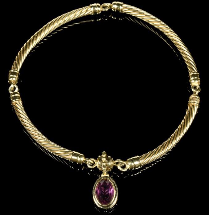 Lot 43: A CABLE STYLE 14 KARAT GOLD NECKLACE WITH AMETHYST PENDANT