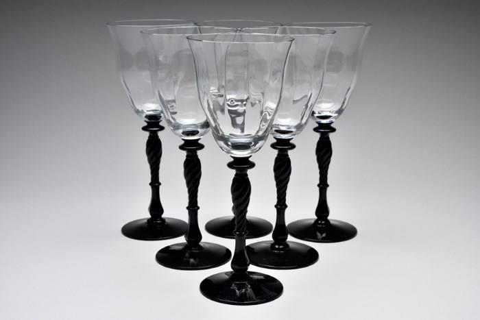 Lot 73: AN ASSEMBLED SET OF ETCHED CRYSTAL STEMWARE