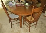 Unusual Mission Style Round Oak Table with 4 leaves & Chairs NICE!