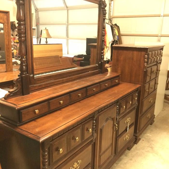      Large dresser & matching chest of drawers