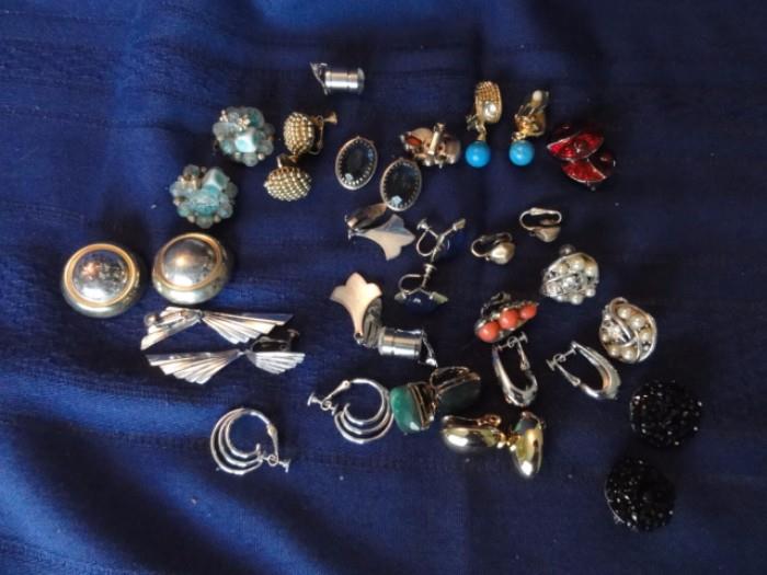027 - 20 Pr Vintage Clip Earrings I
