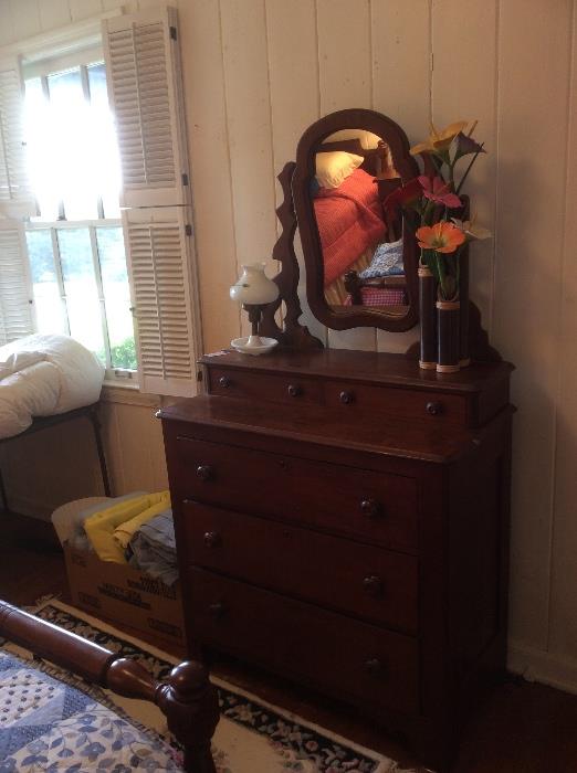 Country American chest drawer with mirror