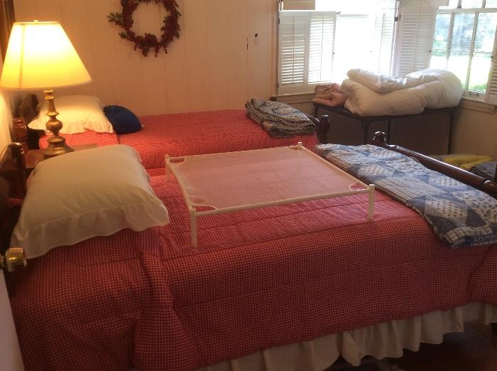 Pair of twin beds & mattresses