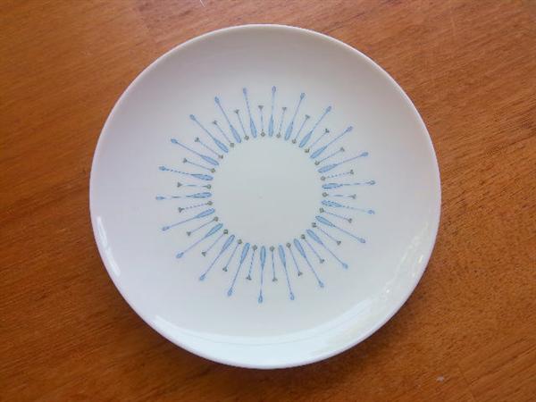 Noritake bone china. Large collection all in this pattern. Servings for 8 plus serving pieces.