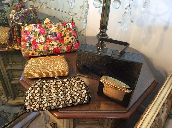 Gorgeous, gorgeous vintage purses! Just in time for prom and wedding season!