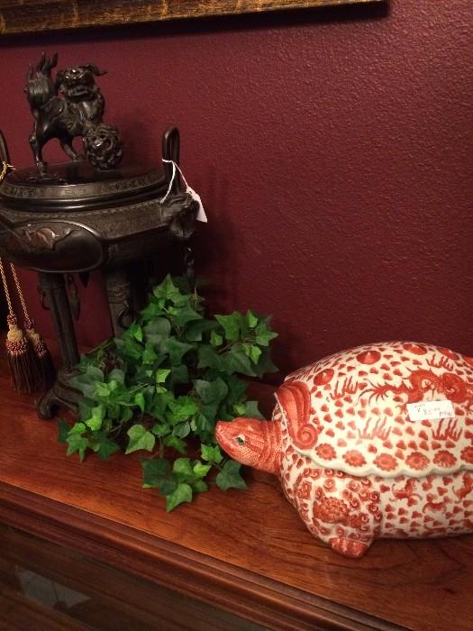           Foo dog decor; turtle tureen