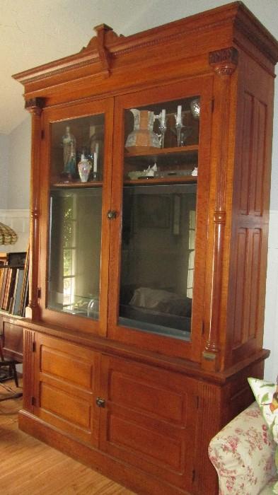 Beautiful Antique Cabinet excellent condition comes apart in 2 pieces easy to move!