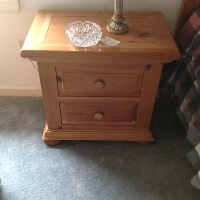 Broyhill End Table $ 50.00