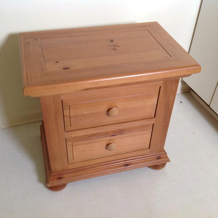 Broyhill End Table $ 50.00