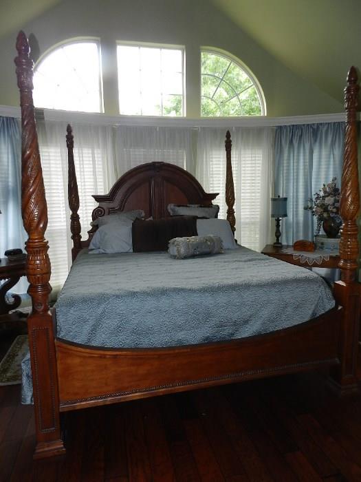 See how lovely this King Size Bed is!