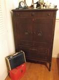 Early 1900's chest of drawers