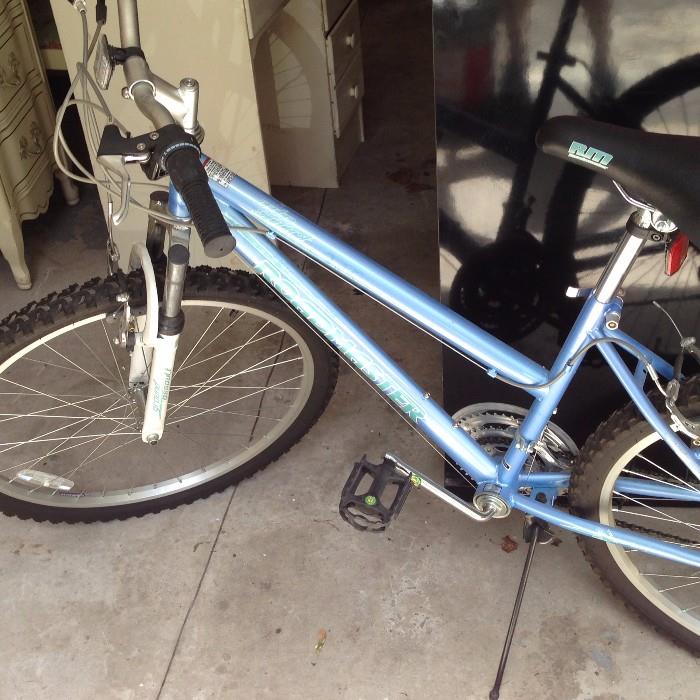 woman's bike in excellent condition