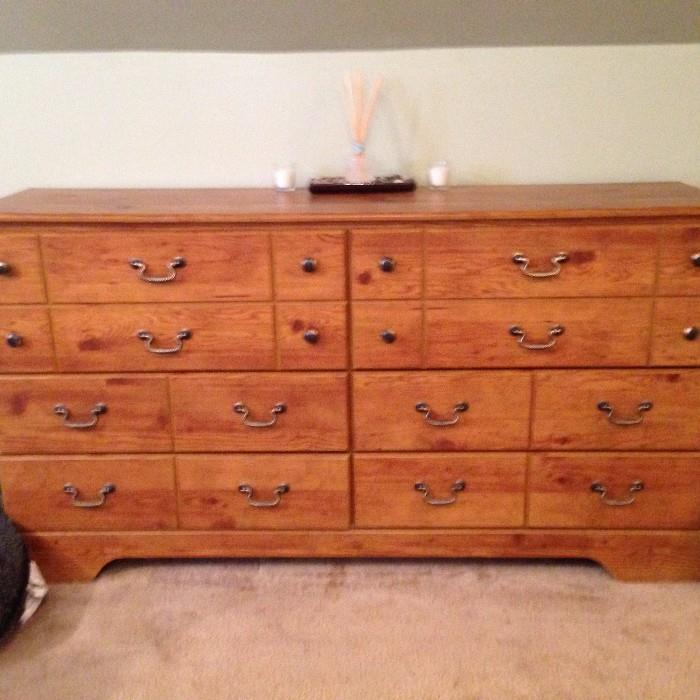 chest of drawers that goes with master bedroom set