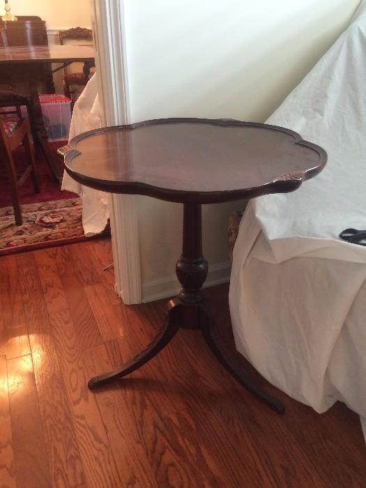 #76 end table $175