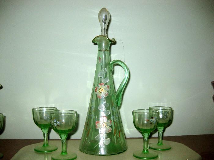 GREEN PITCHER WITH 4 CORDIALS