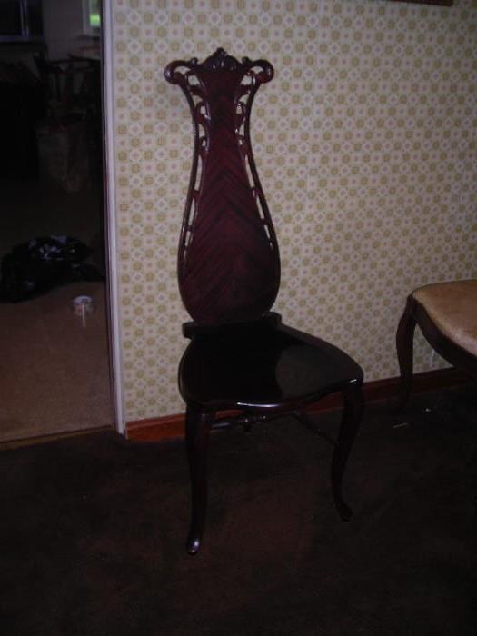 this is the chair (close up of the back of chair was shown before)