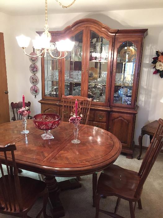 Thomasville Oak Dining set with leaves and pads