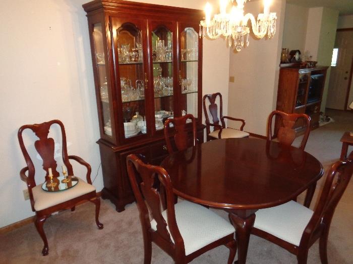 beautiful "American Drew" dining set w/ matching china hutch (contents of hutch Not For Sale)