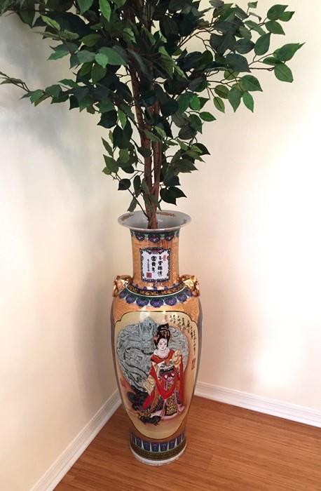 LG Oriental Vase w/Geisha