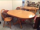 Very nice oak dining room set