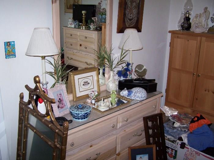 DRESSER, MIRRORS, LAMPS & MORE