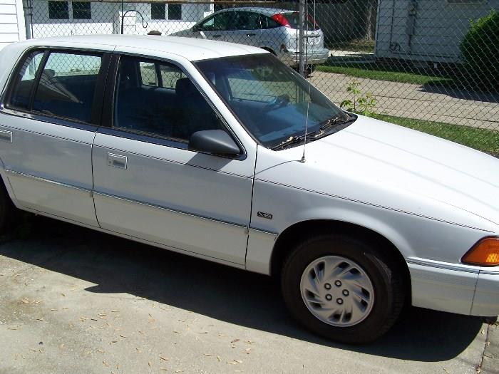 SIDE VIEW OF 1992 DODGE
