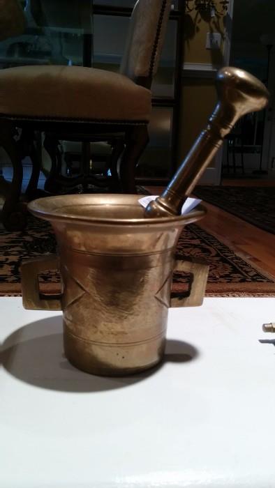 Antique English brass mortar/pestle. 