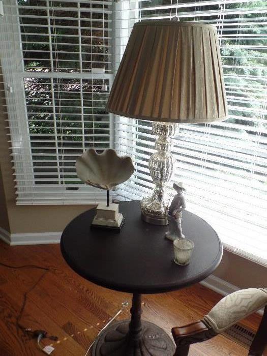 Round Metal Table with beautiful base-Crystal Lamp-Lladro