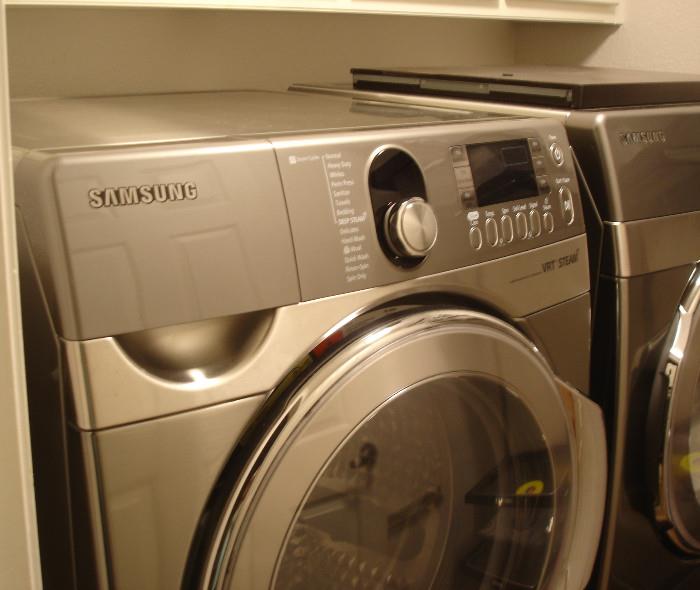 Samsung washer/dryer with pedestals