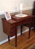 Very nice Singer Sewing machine.