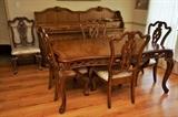 Dining table and 6 chairs. Part of a dining room set