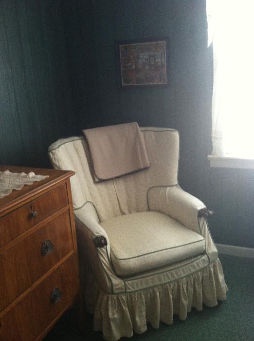 There is another print on the upholstery under this neutral slipcover.