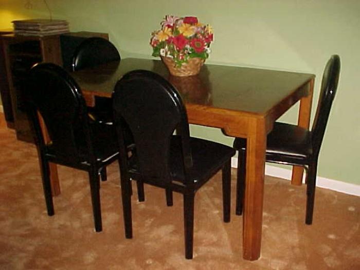 Dining Table w/1 Leaf & 4 Chairs