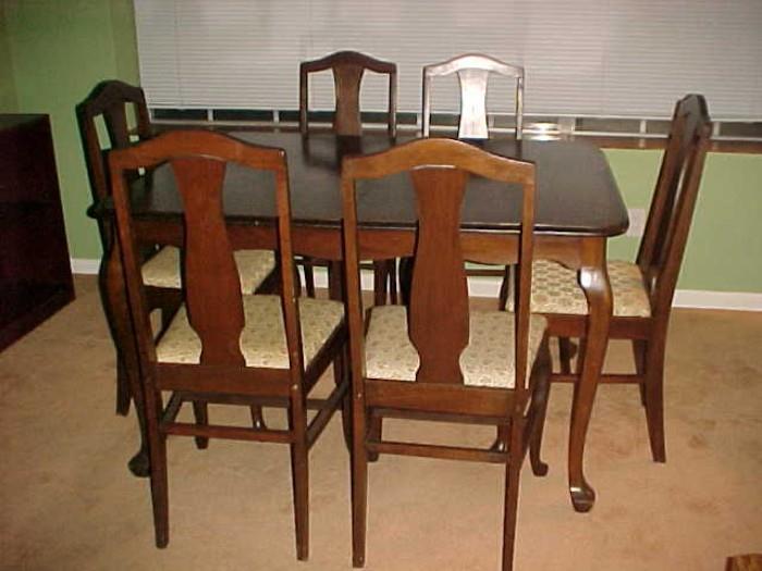 Antique Table w/2 Leaves & 6 Chairs