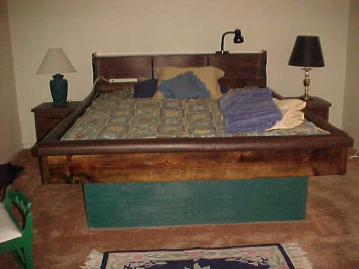 King Size Water Bed, Bedding & 2 Nightstands