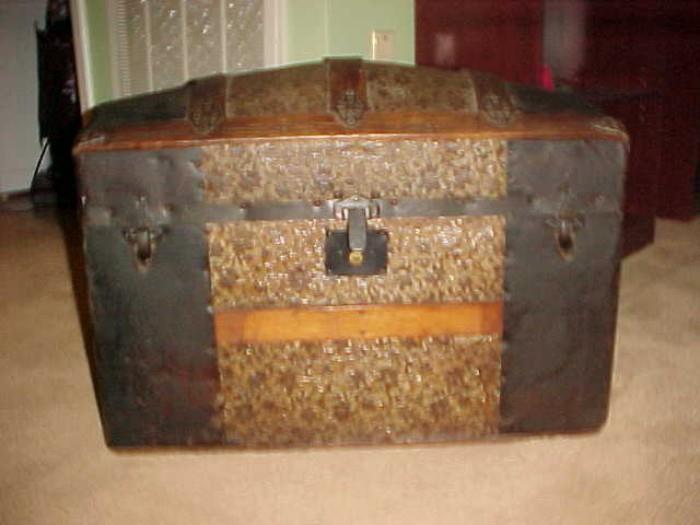 Antique Hump Back Trunk w/Tray Pre 1900's
