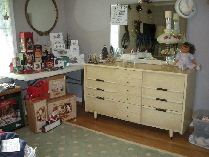 Harmony House vintage 1950's blonde bedroom set includes dresser, mirror (shown here) + full bed frame & headboard, 2 night stands. lots of bedding, Dept 56, etc