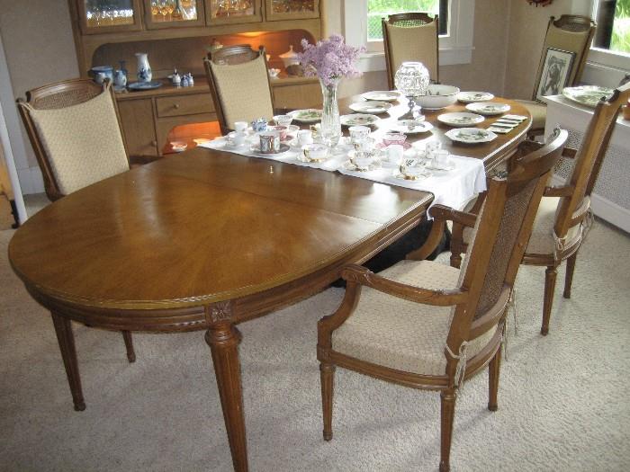 Extra long DR table (2 leaves), six chairs 