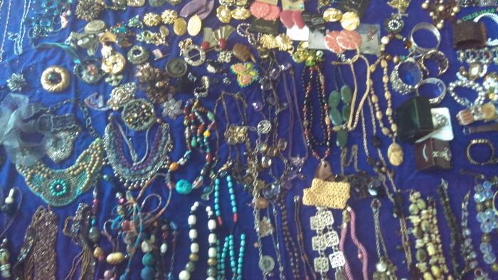 Vintage jewelry, estate jewelry