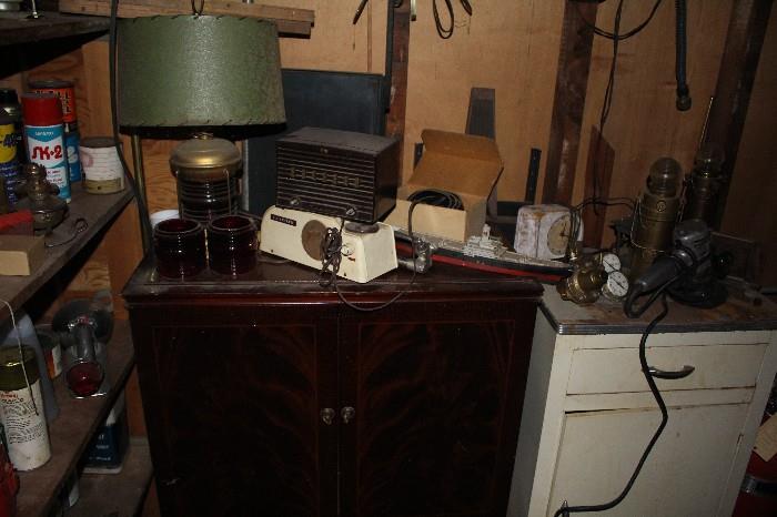 Old Radio's and Lamps