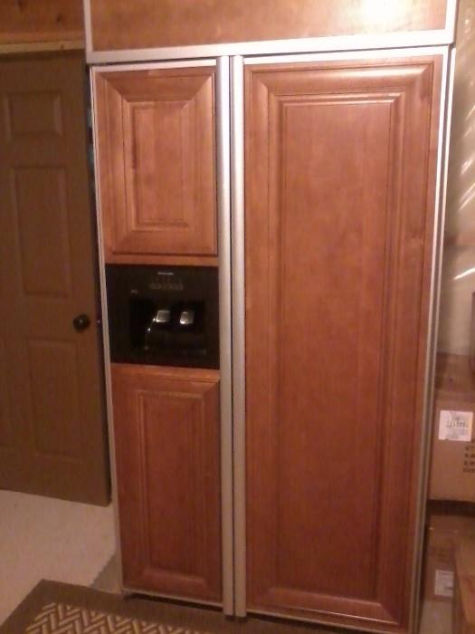 Side by Side refrigerator w/designer wood on door