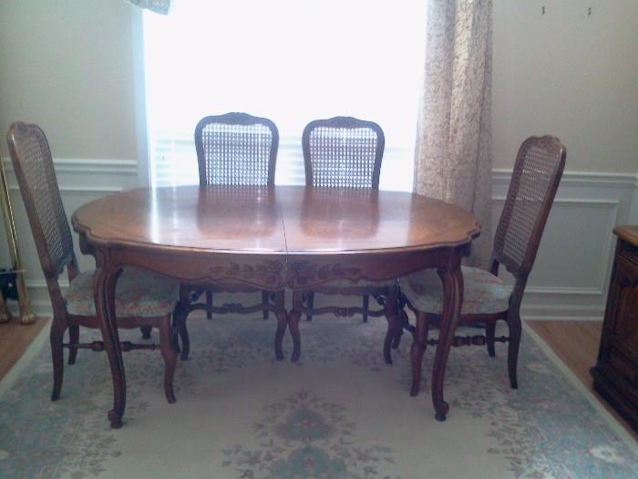 Thomasville Dinning Rm. set w/4chairs, 2 leaves, sets 12 people