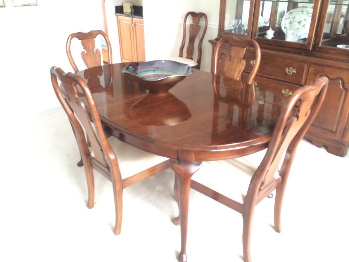 Thomasville Dining Table and Chairs