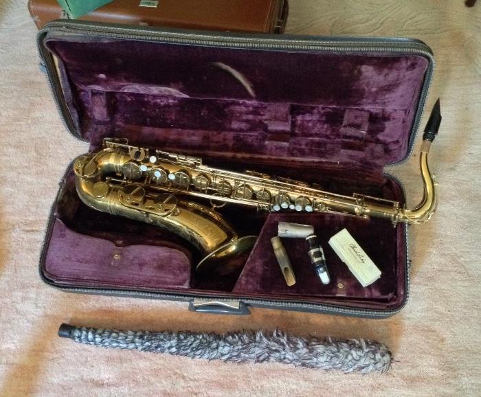 Selmer Mark VI tenor sax with case & mouth pieces Serial No. 109666 - manuf. 1963. In fair condition - all parts intact but needs overhaul.