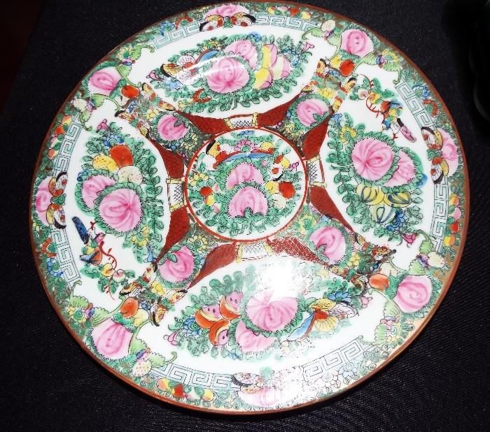 NEWER CHINESE ROSE MEDALLION PLATE